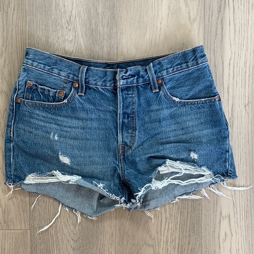 LEVI SHORTS 501s